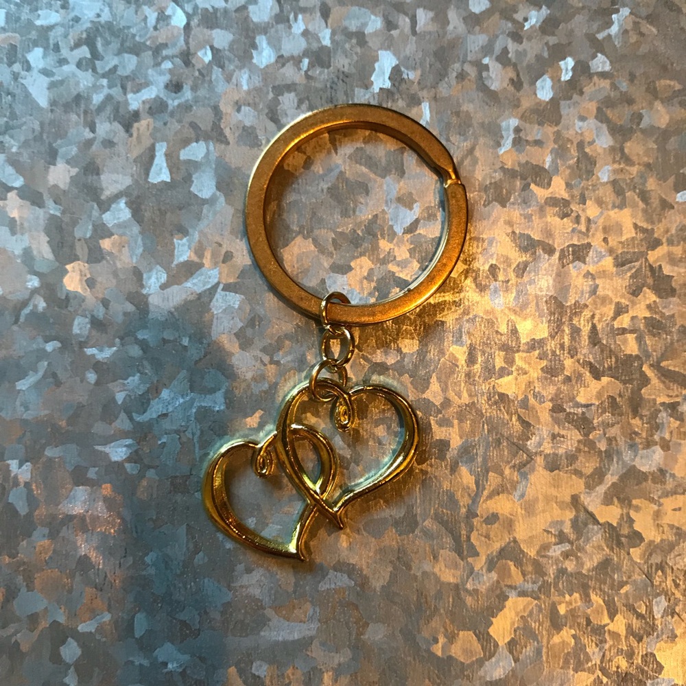 5/$35 😍 Double Heart Gold Keychain 💕